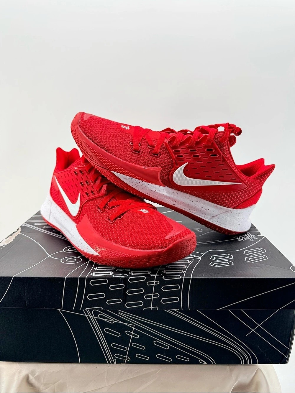 Nike Kyrie 2 Low TB Promo University Red White - Size 15M